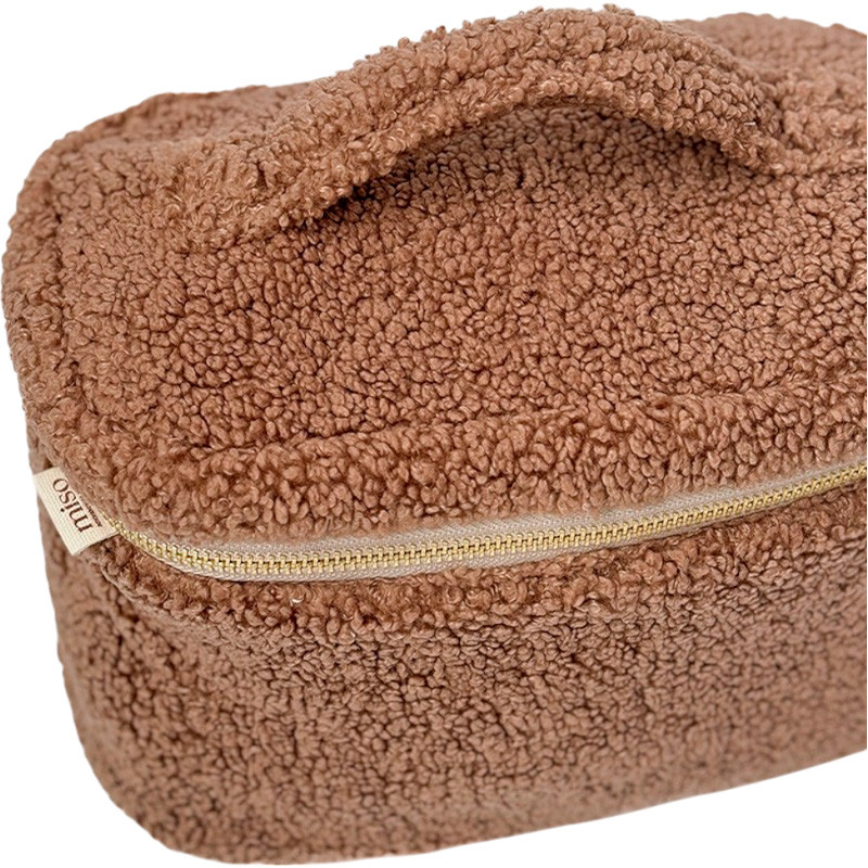 Косметичка коричневого кольору сундук TEDDY Miso на beauty-prof.com Фото 2 Косметичка коричневого кольору сундук TEDDY Miso Фото 2