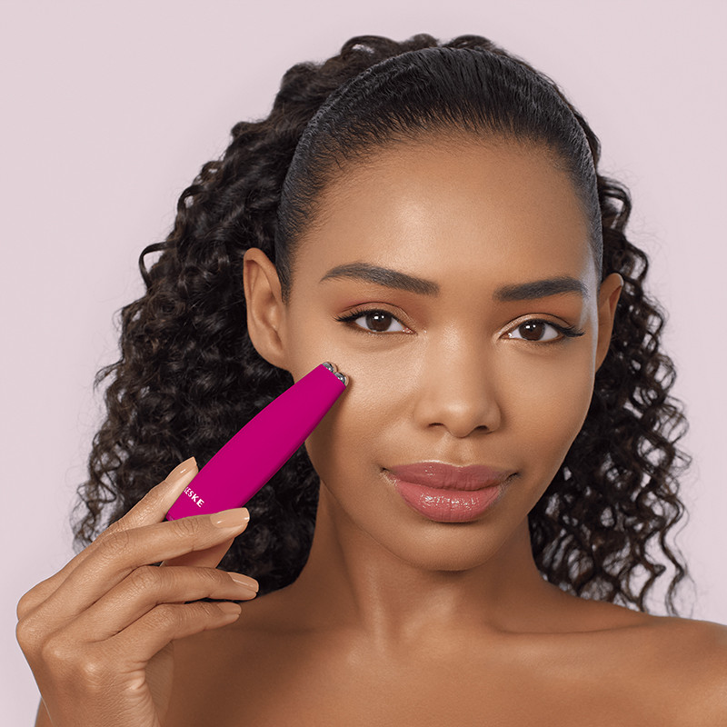 Мікрострумова ручка для підтяжки обличчя GESKE MicroCurrent Face-Lift Pen 6 в 1 бузковий на beauty-prof.com Фото 4 Мікрострумова ручка для підтяжки обличчя GESKE MicroCurrent Face-Lift Pen 6 в 1 бузковий Фото 4