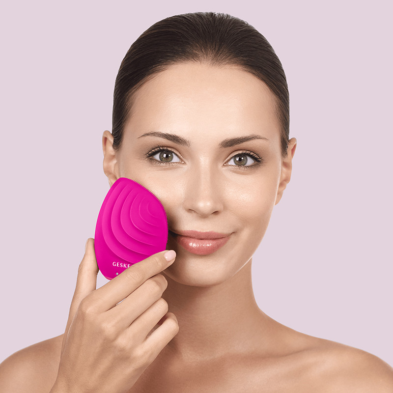 Электронная звуковая щетка для лица GESKE Sonic Facial Brush 5 в 1 сиреневый Фото 4